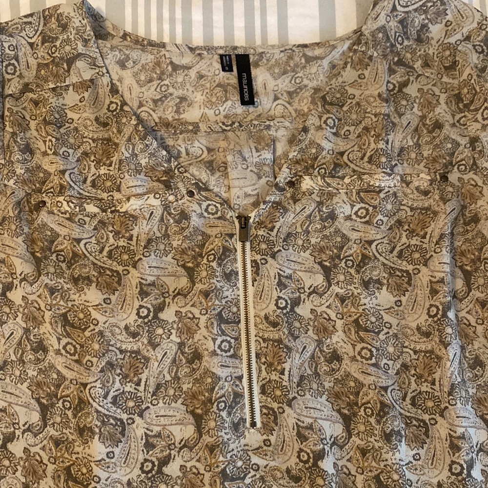Lot of Maurice’s tops - Picture 4 of 16